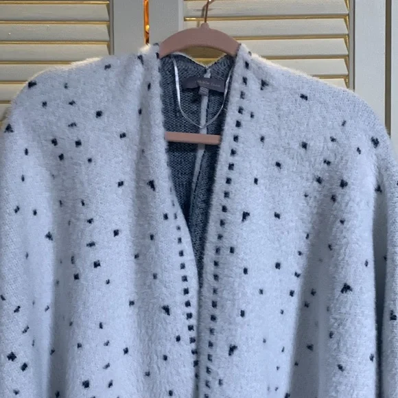 Beautiful Cobble Lane Poncho NWOT - Picture 2 of 6